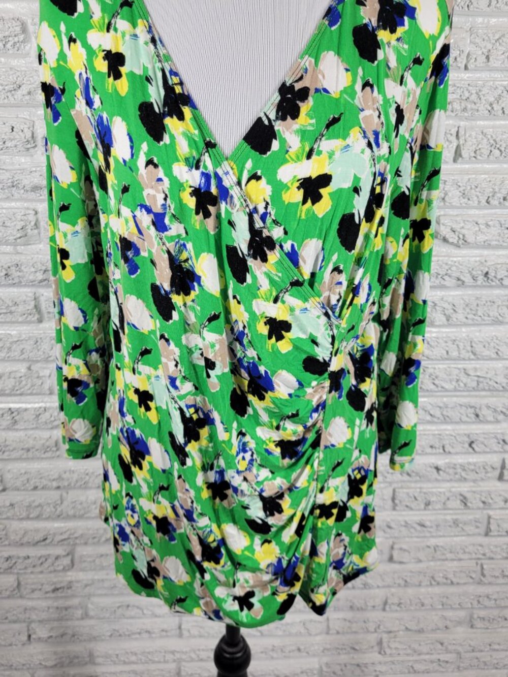 Dana Buchman Womens Top XL Green Yellow Watercolor V-Neck 3/4 Sleeve WAT98E - Picture 4 of 10